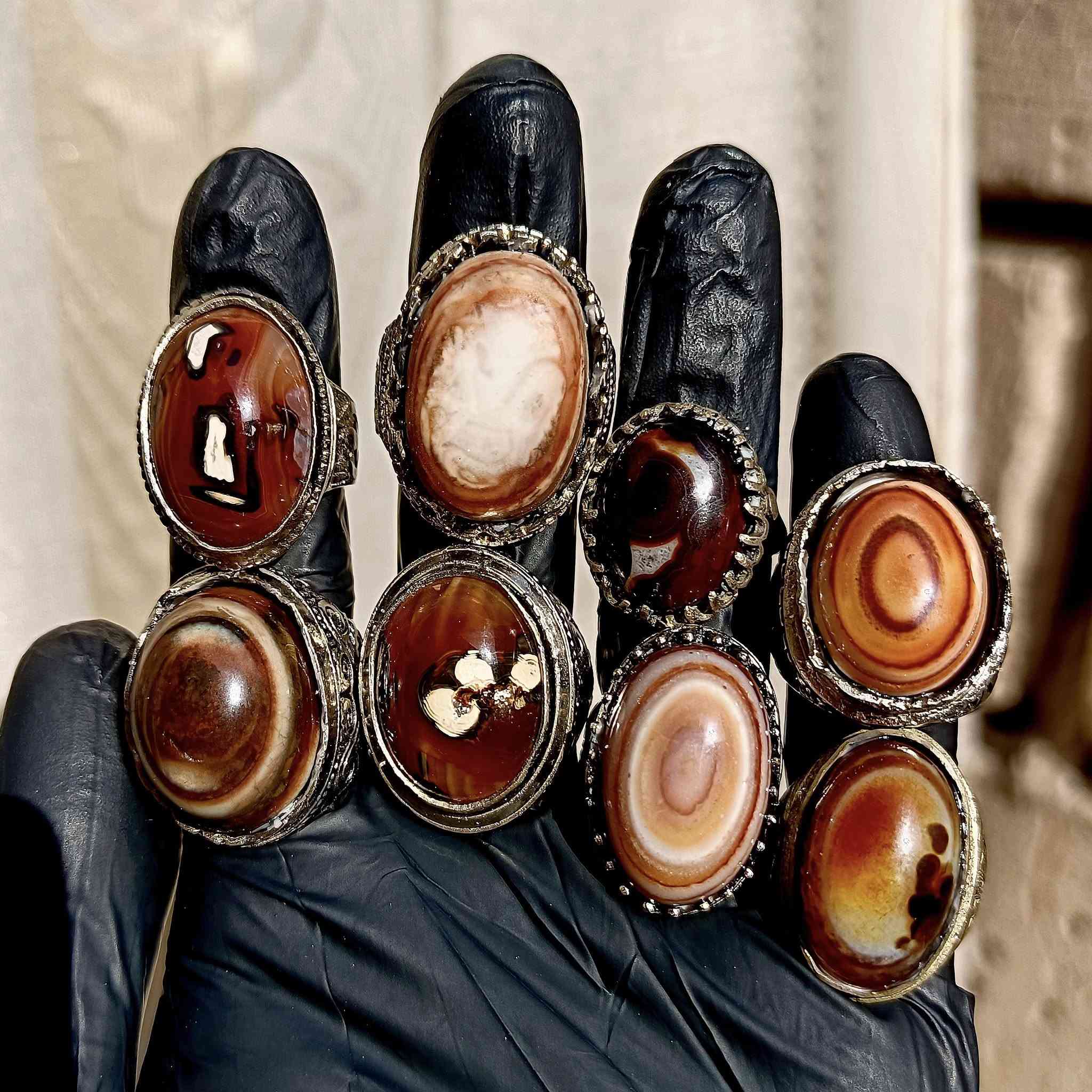 اللهم صل على محمد و ال محمد
خواتم تيتانيوم بأحجار طبيعية ومصورة نادرة 
سعر الخاتم (10) الاف التوصيل ( 5 ) لجميع المحافظات
للتواصل واتساب (***********)
