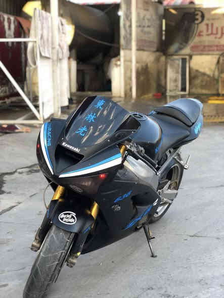 الله يساعدكم شباب كاوسكي ٢٠٠٤ لدراجه بيه مكينه تشلع لتبليط اول ثاني ثالث بطناش دهنه جديد ادامه كامله بيه فقط تاير تعبان نكره بكل وقت لدراجه ب٢٤ وبيه مجال قليل 
اتصال و اتساب 
***********
