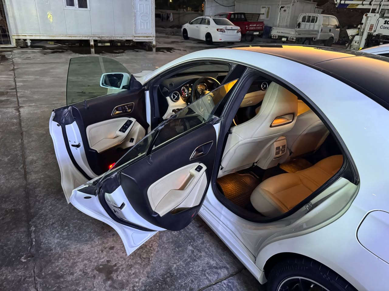 مرسيدس cla250 موديل 18 رقم اربيل فوول مواصفات وارد امريكي. داخله كليين للعراق هنا صار بيهه صبغ جاملغ وباب خلفي ايمن بدون لا دواخل ولا ارباك  للبيع او المرواس حسب القناعه السعر 165  ماشيه 106كم مكانه حي العدل *********** واتساب متوفر ايضا بغداد, العراق
