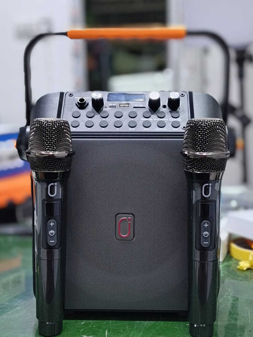 مكبر صوت محمول JYX T21-T: هذا المنتج هو آلة كاريوكي محمولة تتضمن ميكروفونين لاسلكيين ونظام مكبر صوت.
المميزات التقنية: يتميز الجهاز باتصال بلوتوث، ومضخم صوت (Subwoofer)، وعناصر تحكم في مستوى الصوت، بالإضافة إلى أضواء "دي جي".

الاستخدامات: المنتج مصمم ليكون خفيف الوزن وسهل النقل، مما يجعله مناسبًا للحفلات، التجمعات العائلية، أو الترفيه أثناء التنقل. [1, 2, 3]

هل ترغب في معرفة المزيد عن المواصفات الفنية الخاصة بهذا الجهاز، مثل قدرة البطارية أو جودة الصوت؟

مكبر صوت محمول JYX T21-T: هذا المنتج هو آلة كاريوكي محمولة تتضمن ميكروفونين لاسلكيين ونظام مكبر صوت. 

السعر ٦٥ قفل التواصل على الماسنجر


**إذا كنت صاحب هذا الإعلان وتريد حذفه لأي سبب، رجاءا أرسل رسالة إلى الدعم الفني**