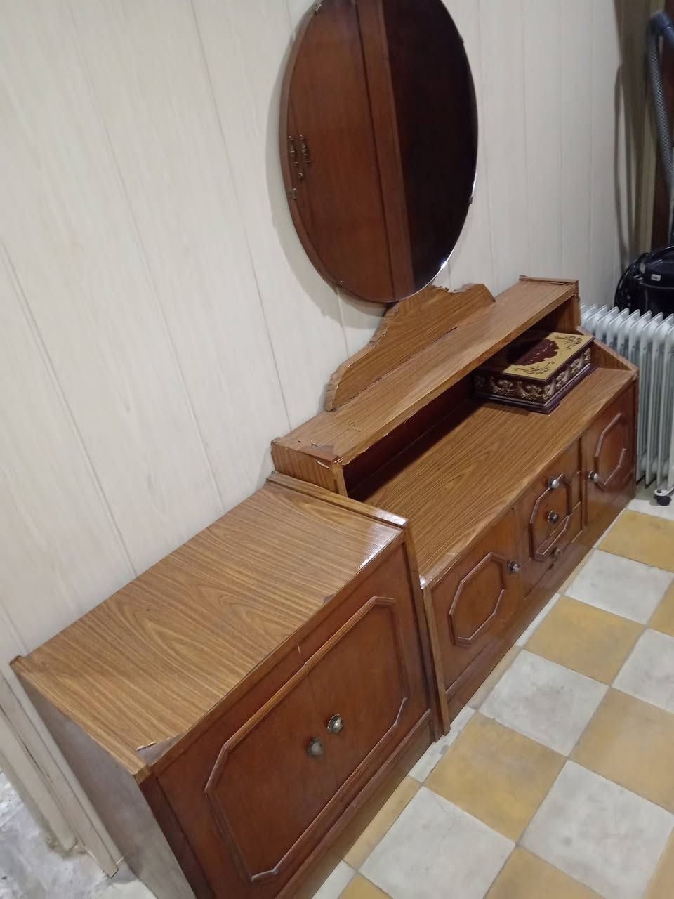 غراض للبيع البياع حي الرساله شارع الضغط
***********
