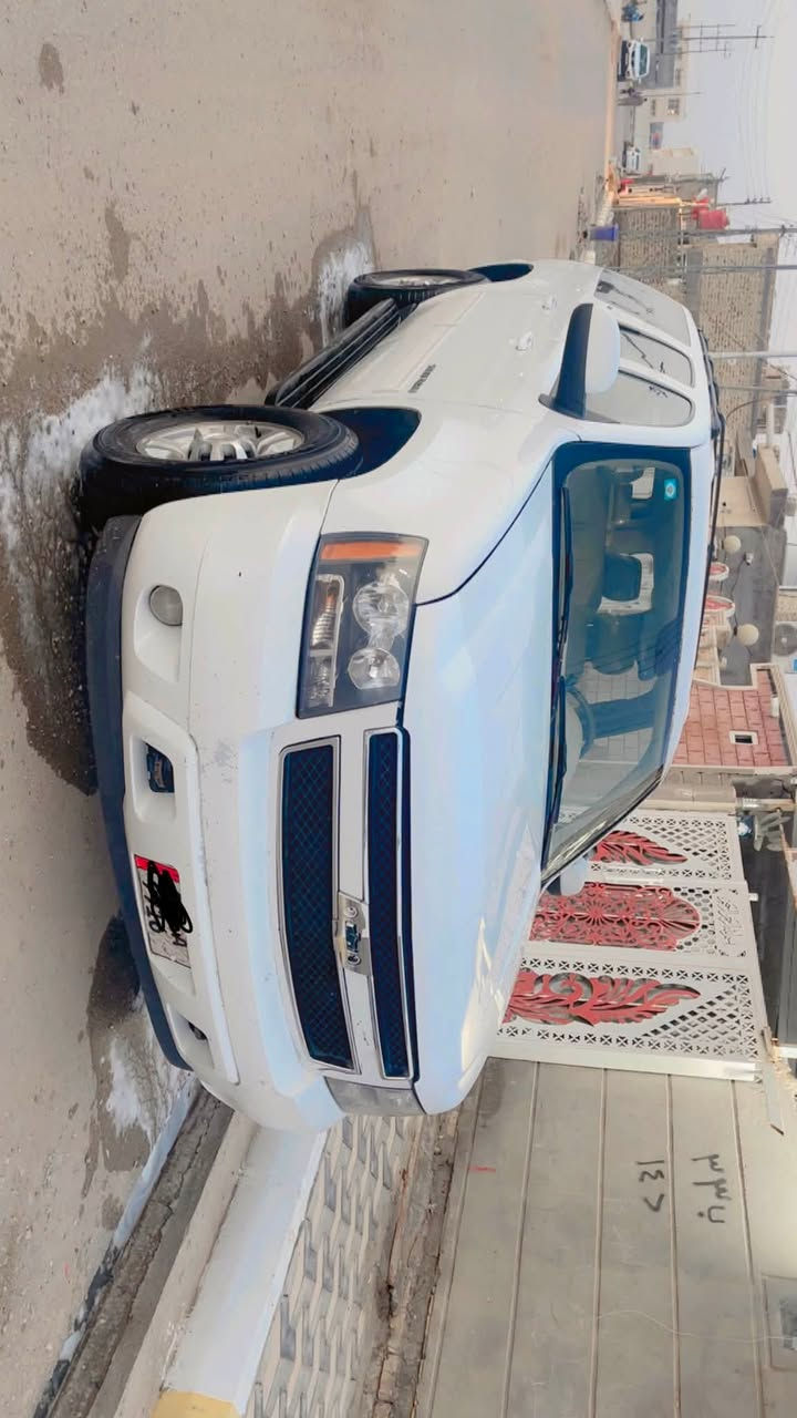 السلام عليكم سوبر مان شوفر ليت لون ابيض اصل فحل تخم تاير اكسن مكينه كير كفاله تبريد دواخل عسلي موديل 2011رقم بصره دولي تحويل ***********
