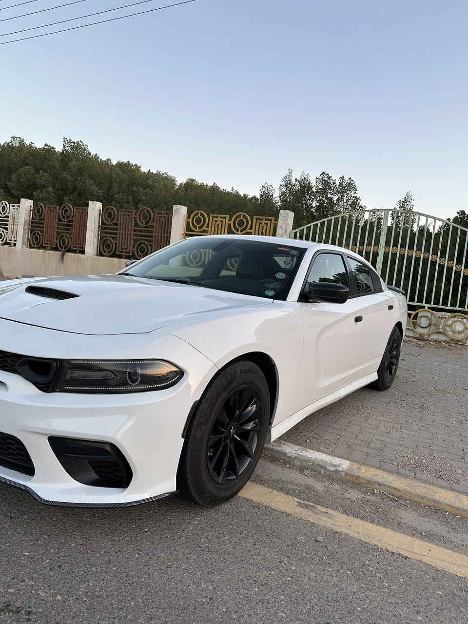 سلام عليكم دوج جارجر للبيع وارد كعندي بدون حادث
مديل ١٥ محدثه دعاميات وبنيد فقط 
مواصفات sxt
سياره نضيفه ومامتعوبه 
باقي تفاصيل خاص 
***********
