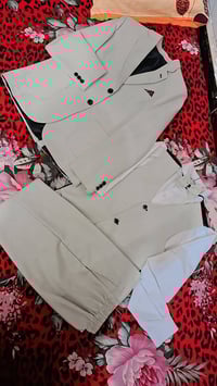 ملبوس • جديد • بدون توصيل