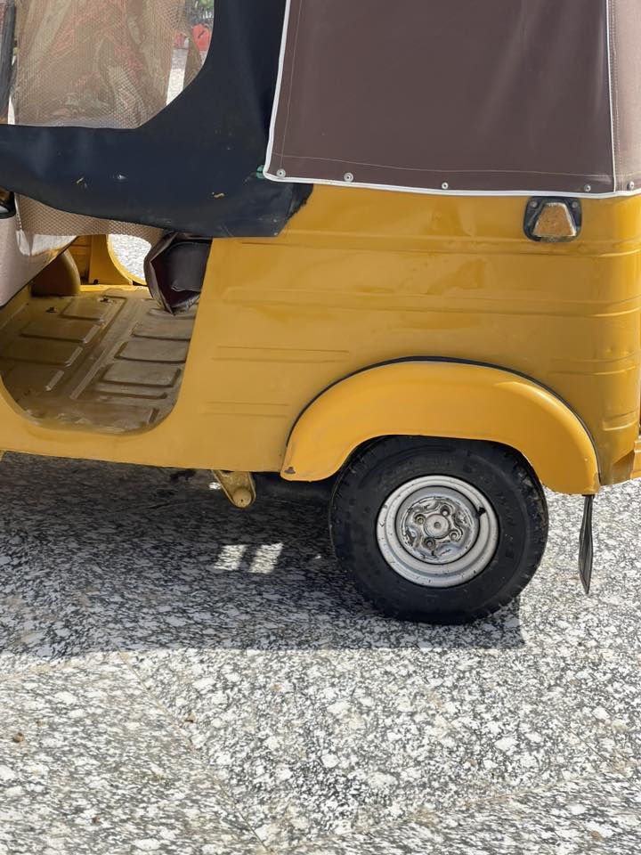 سلام عليكم تكتك البيع موديل 20 مرقم مكينه مجفته كشره بيها الغد معمر وخياسات معمره تكتك نضيفه مال جناي جاهزه كهربائيات شغاله سعر 5500 وبيها مجال الشراي يدلل تصل ***********
