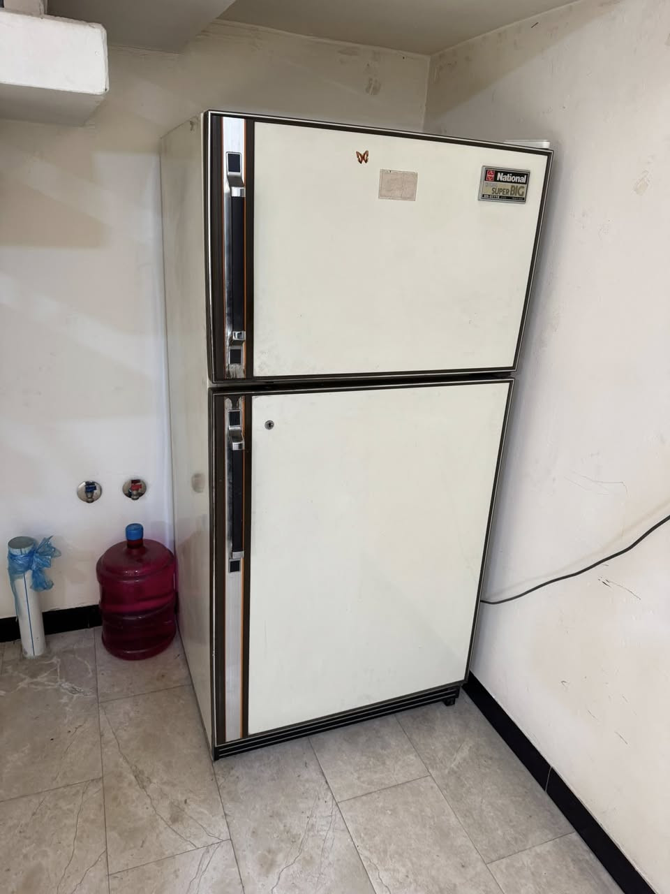 ثلاجة ناشنال  للبيع لللاستفسار خاص او ع الرقم ***********
