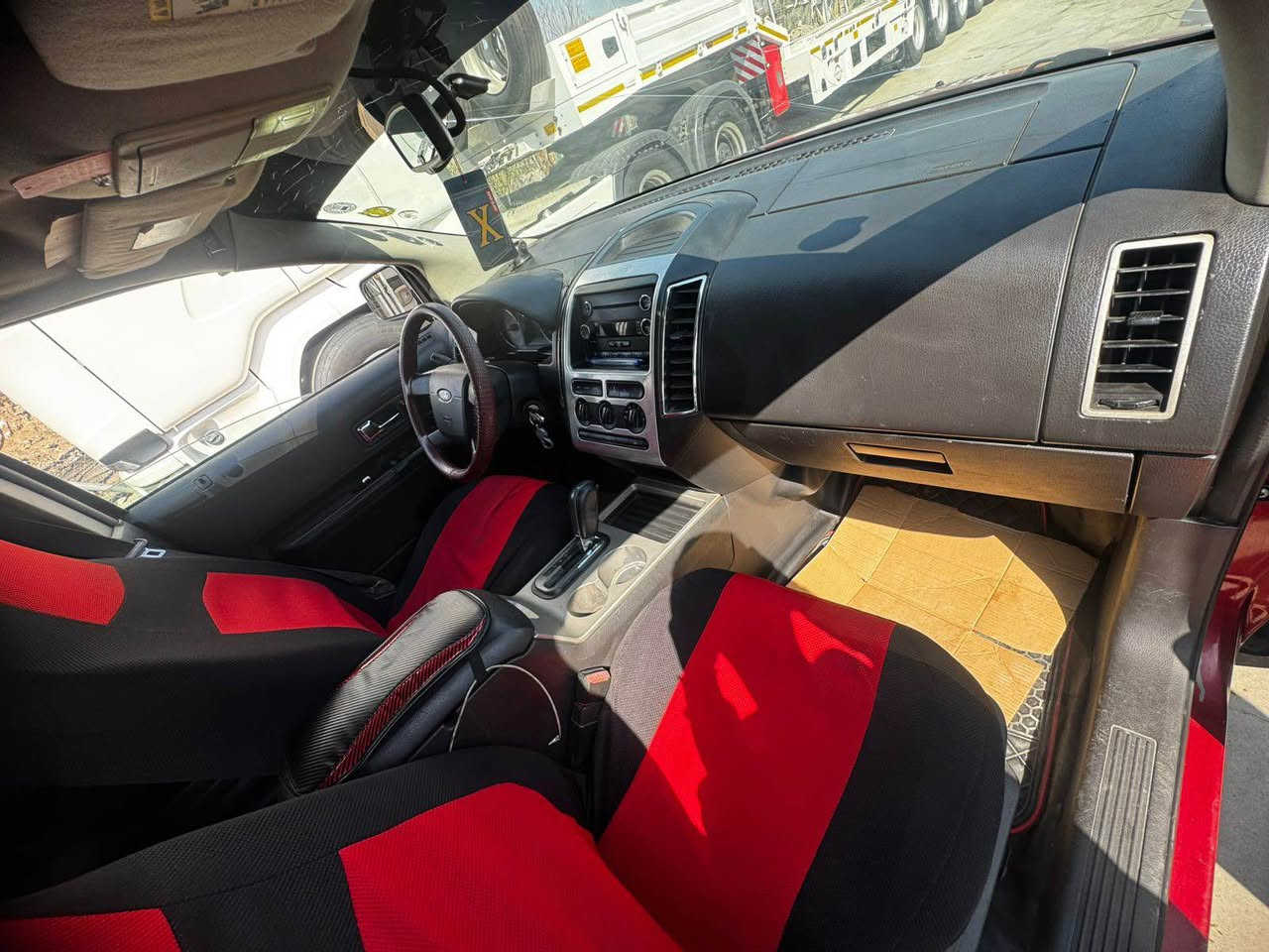 سلام عليكم 
فورد ايدج 
2008
سياره حلوه ونضيفه حيل بل نسبه الموديله
السياره معتنين بيه حييل 
ادامه عامه منل دعاميه لدعامي 
كير محرك صدر خلفي امامي كوله جديد 
نوزلات بلكات 
قاعده مال فتبم جديد 
تخم تاير جديد 
لايتات جديده 
السياره مال جنايه 
او بل نسبه للضرر ماله ما بيه اي قطعه صبغ ولا بيه تعديل 
بيه هل رصعات الي موضحه بل صوره 
غير ذني ما بيه 
السياره احله منل صور 
او شرط التحويل 
اي استفسار 
*********** واتساب 
او بل نسبه للسعر 85 بيه مجال قليل حيل 
مكاني اربيل أربيل, العراق
