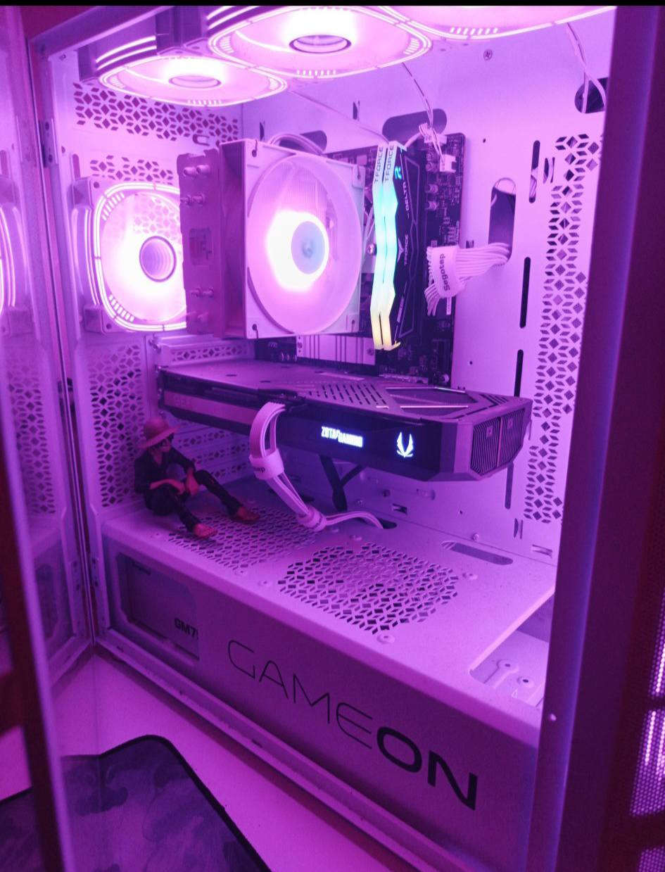 PC Gaming
المعالج (CPU):
• AMD Ryzen 5 7600
 اللوحة الأم (Motherboard):
• MSI B650M Bomber WiFi
 كرت الشاشة (GPU):
• ZOTAC GeForce RTX 5070 – 12GB GDDR7
 الذاكرة (RAM):
• T-Force 32GB (2×16GB) – 6000MHz – CL30
 التخزين (SSD):
• Lexar NM620 – 1TB – M.2 NVMe
 مزود الطاقة (PSU):
• Segotep GM750W – +80 – Full Modular – White
 تبريد المعالج (CPU Cooler):
• DeepCool AG400
 الكيس (Case):
• GameOn Go-Emperor – White
 مزود طاقة احتياطي (UPS): Mechanical 1000 W• KSTAR UPS

 سماعات:
• HyperX Cloud II
 ماوس:
• Logitech G502
 كيبورد:
• Redragon K552 – White – RGB –
جوستك G7
السعر 2,600,000 دينار عراقي** واكيد اذا تاخذها ويه الاغراض بيها مجال الرقم للتواصل 9647868340067
