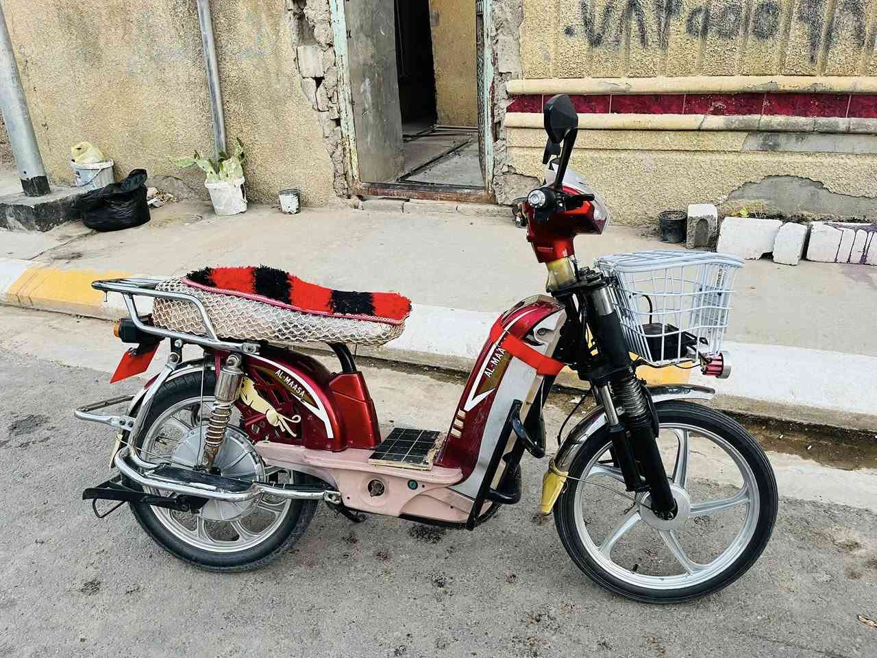 سلام عليكم دراجه شحن فول كامله من كلشي كلشي شغال بيه مناقصه كلشي بطاريات فول للبيع السعر ٣٢٥ وبيه مجال ***********اتصال +واتساب
