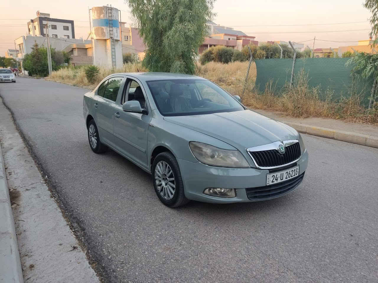 سلام وعلیكم
للبیع سكودا ئوكتافیا مودیل2013 حجم 20عادي  بدون توربو 

سیارە بدون دعم وضربە، عام بخ [سبغ] بدون معجون 

قبل كان تكسي كوردستان مرجعین خصوصي  

سیارە رقمها دهوك،  سنویە و رقم جدید الا 2031 تحویل مباشر 

كیر ومحرك و كهربایات كلها بشرط 

مكان ، محافضە  دهوك  ***********
سعر 50ورقە وبیها مجال
