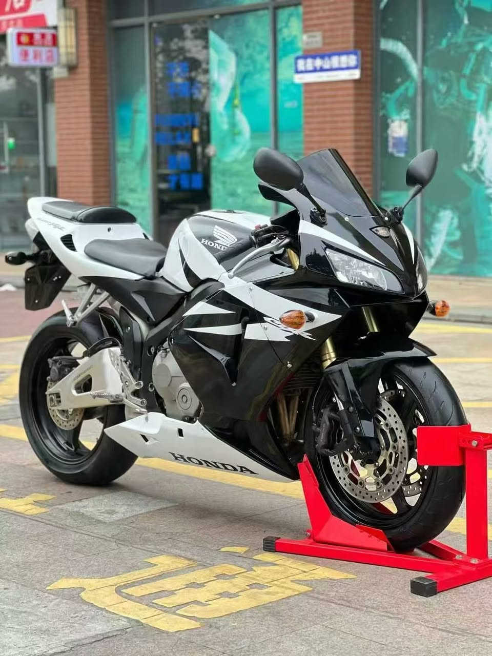 CBR 600RR
2005
30🔒
موجود بل عراق 
ضمان گیر محرک بدون حادث  للمزید من معلومان 
***********
***********
***********
