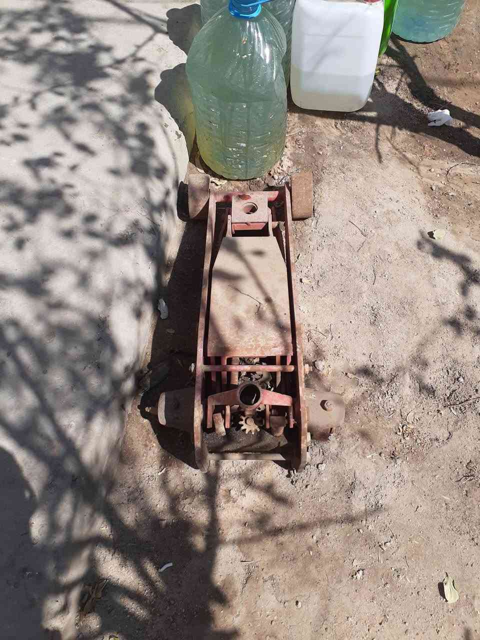 السلام عليكم للبيع جك حجم كبير نوع الثقيل جديد لاكن متروك بالبيت يحتاجله فقط واشرات مكاني البصره ***********قيم باليرظي الله
