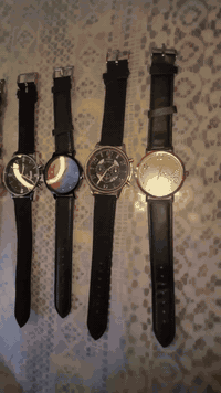 سلام عليكم
شلعة ساعات مكس رجالي نسائي ٢٠ قطعة كلهن شغالات ع الفحص اي نقص مابيهن بس قطعه يرادلها جامه 
ب ٤٠ الف يعني القطعة ب ٢

مكاني بغداد وعندي توصيل لجميع المحافظات 
رقمي ***********
