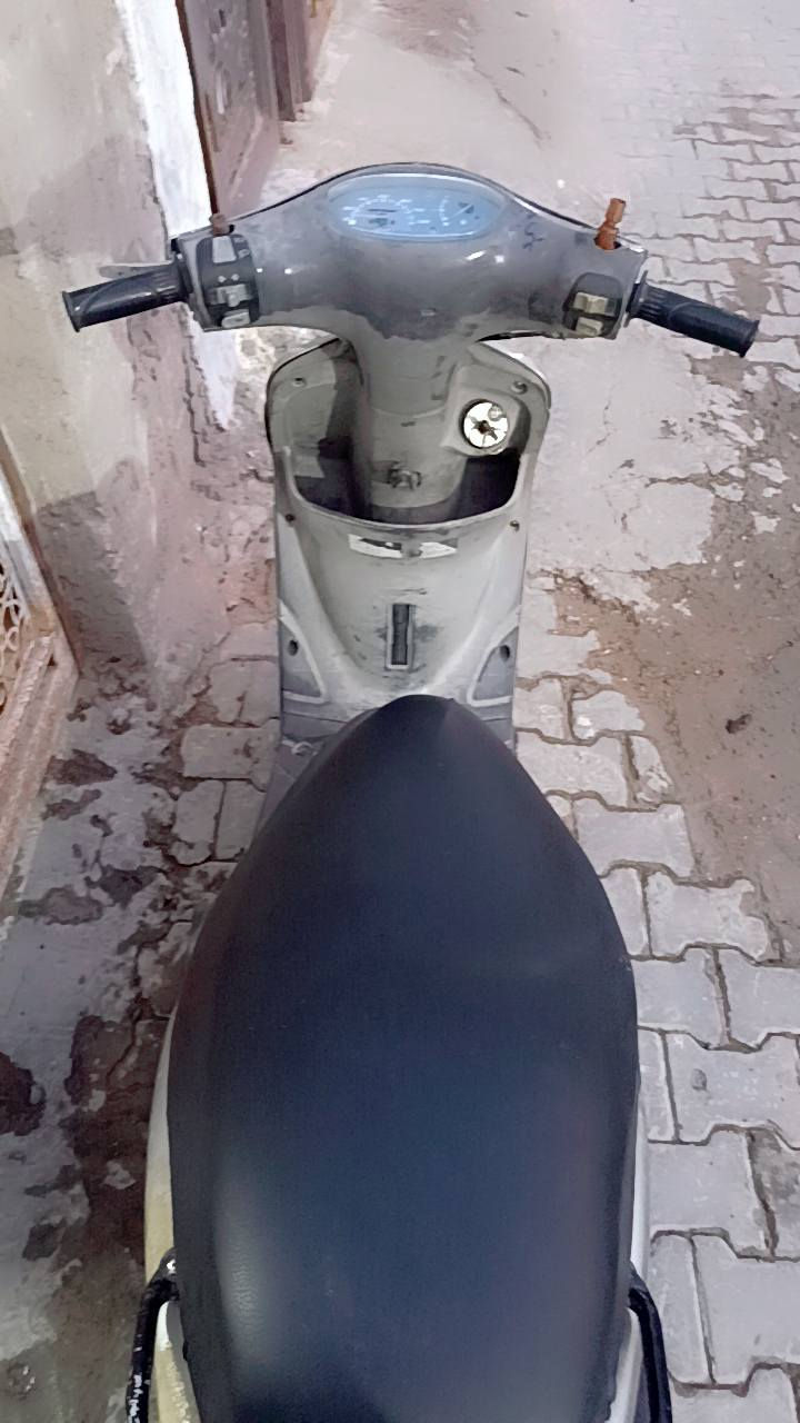 سلام عليكم دراجة منغولي 120 للبيع او مراوس دراجة كاملة مكينة خرسة بلادي كفرات اصلية حطيت صورة مكينة بل منشور  كهربائيات دراجة نقصة بس راجز مال سلف فقط 425 بيعة مجال قليل المكان دورة المكانيك هاذة رقمي *********** بي وتساب
