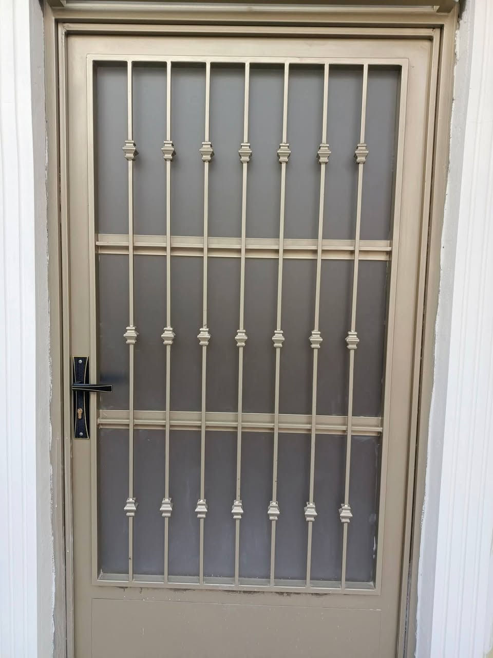 صباغ جدران داخلي وخارجي وعمل كافه الصباغ الحديثة 

ديكور بديل الرخام والخشب والشيبورد/ سحبات فوم داخليه 

طلس معجون وستن/ ورق جدران/ شبابيك تنظيف وصبغ 

ترميم وتصليح البيوت القديمه وسنفره / معالجه الرطوبه 

شغل درجه اولى/ ***********
