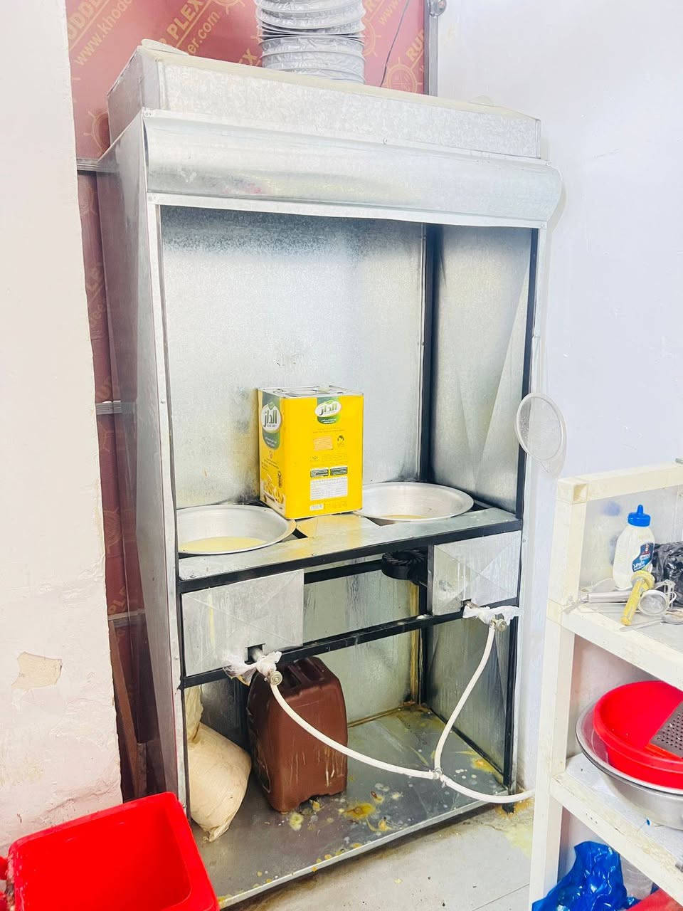 السلام عليكم اخوان عندي غراض كافتريا كاملات للبيع الشراي يجي خاص على واتساب الرقم ***********
