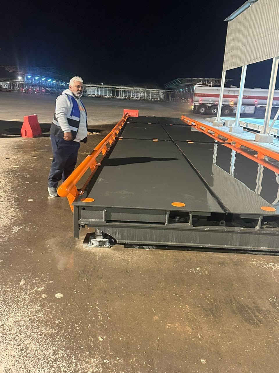 سلام عليكم يوجد تفصال كبان حمل حسب القياس التفاصيل خاص واتساب ***********
