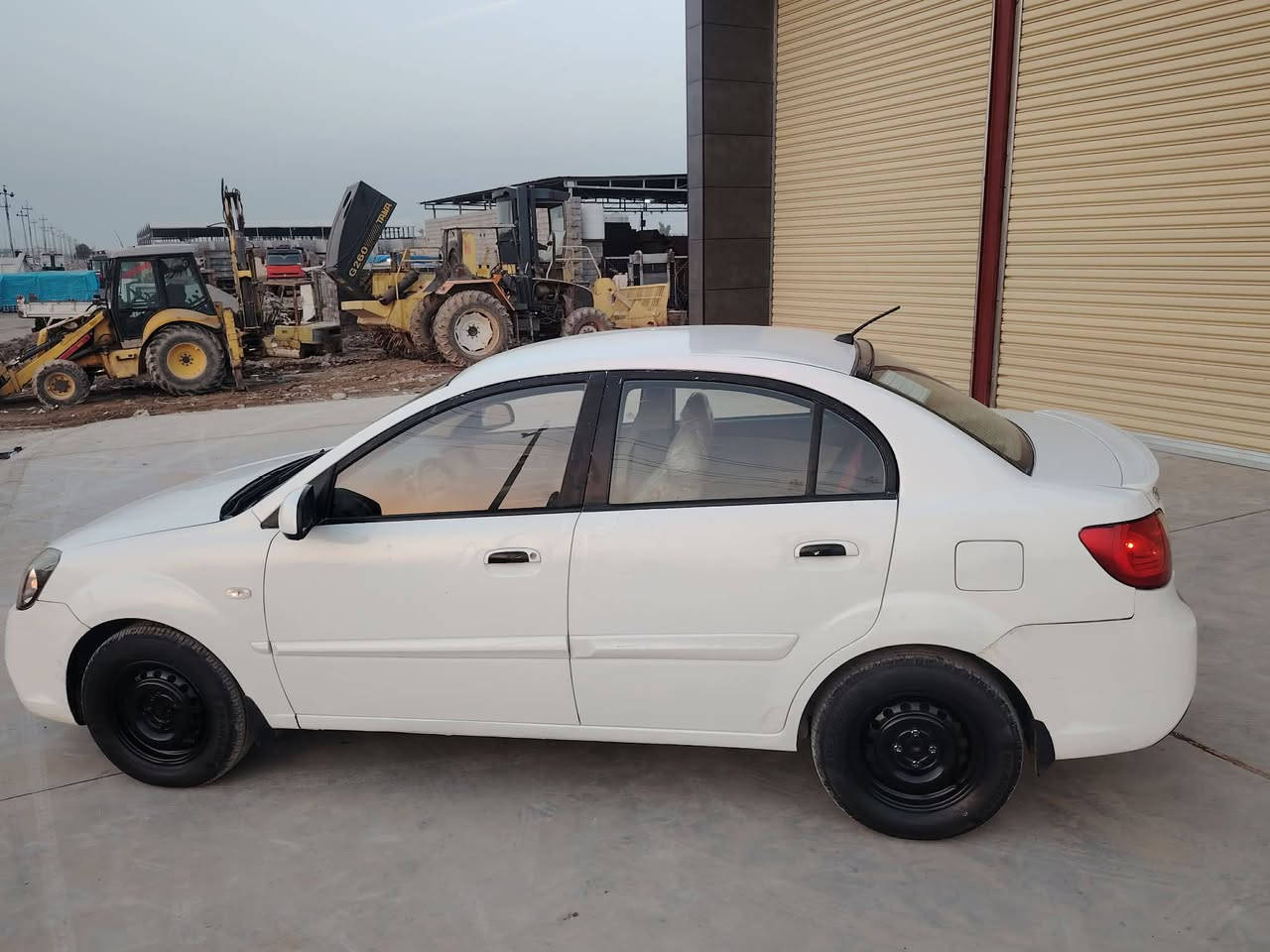 السلام عليكم للبيع كيا ريو موديل 2011 خليجي رقم بغداد تحويل مباشر بيها صبغ قماره فقط  مكان سياره ديالى بعقوبة السعر 73 وبيها مجال لشراي يتصل ‏‪***********‬‏
