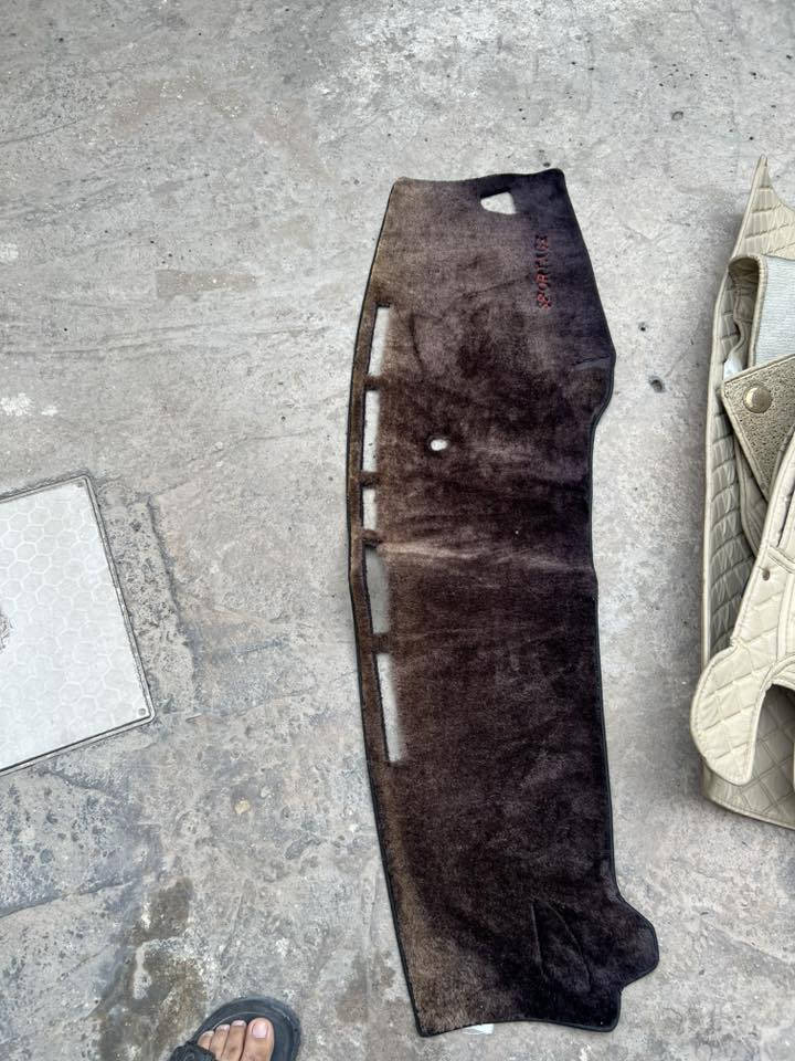 السلام عليكم ارضيات سبورتج حديث من موديل 23 صعودا مستخدم قليل مع الصندوق وفرشه دشبول للبيع كلهن ب60 وبيهن مجال  
***********
