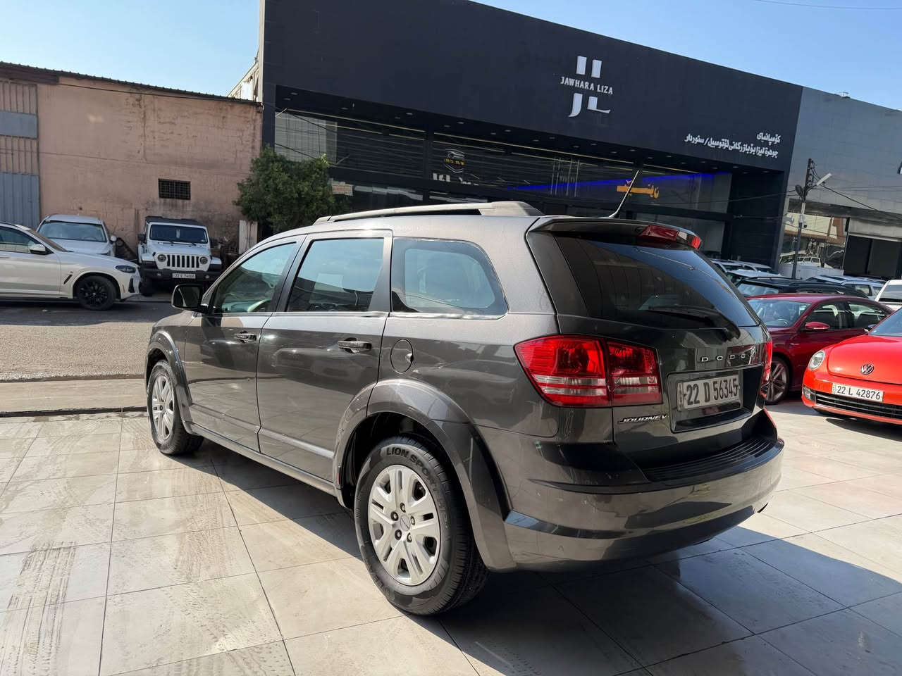 Dodge jorney 2017 
مواصفات امريكي 
بدون دواخل بدون ارباك 
٢ قطعة صبغ 
سيارة جديد جديد 
سنوية فحص هزة تخم تاير كلة جديد 
٤ سلندر 
محرك كير صدر كفالة 
130$
*********** وتس اب 
*********** أربيل, العراق

