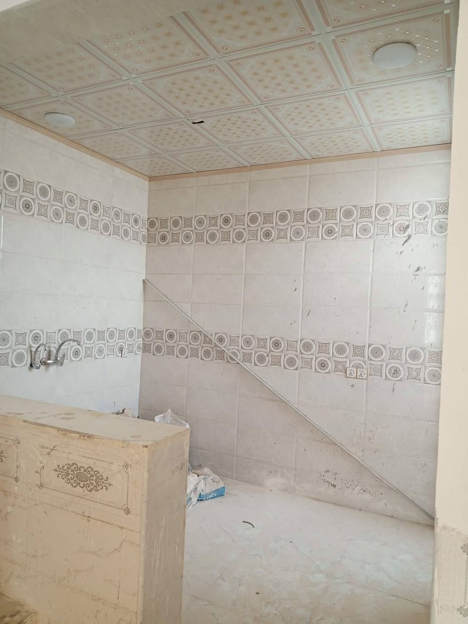 يعلن مكتب الامير للعقار في محافظة كربلاء شارع ابو طالب 
بيت 🏠 🏡 للبيع مساحه ٥٠ متر طابق ونص
العنوان/  كربلاء المقدسة/ مجمع الحياة
بناء طابوك درجه اولى 
خدمات كاملة تبليط شارع ٨م 
يصلح دار سكن او حسينيه للزوار 
يبعد عن حرم الامام الحسين ع السلام ٤كم وعن طريق الزوار والمشاية ٢٠٠ متر 
طابو زراعي سند ٢٥ إقرار بأسم المشتري مباشر 
للاستفسار الاتصال/  ***********
السعر /  65 قفل 
يتوفر لدينا بيوت للبيع بأسعار مناسبة جدا بمختلف المساحات والأماكن 
#كربلاء_مدينة_العشق_والعاشقين
