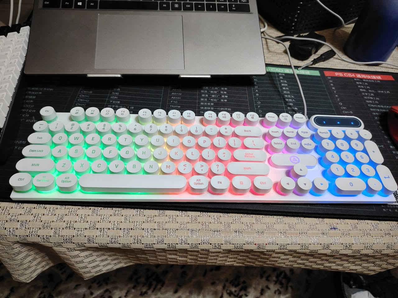 السلام عليكم
للبيع: سيت قيادة Marvo GT-903 + كيبورد (بكامل ملحقاتهم)
الدركسون: Marvo GT-903 (دركسون + دواسات + كير). نظيف جداً، استخدام شهر ونص إلى شهرين، كامل مع الكارتون وشغال 100%.
الأجهزة المتوافقة: يعمل على PC (كمبيوتر ولابتوب)، PS4, PS3, Xbox One, Xbox 360, Nintendo Switch, و Android.
الكيبورد: كيبورد كامل ملحق بإضائة Led (عادي ليس ميكانيكي)، شغال تمام عدا ملاحظة بسيطة (مفتاح Alt اليسار أحياناً يفصل عند الضغط المستمر).
سعرهم كلهم (الكيبورد هدية):
35 ألف (في حال الاستلام من البيت).
40 ألف (مع التوصيل).
الموقع: بغداد.
للتفاصيل الإضافية، تفضل خاص.


**إذا كنت صاحب هذا الإعلان وتريد حذفه لأي سبب، رجاءا أرسل رسالة إلى الدعم الفني**