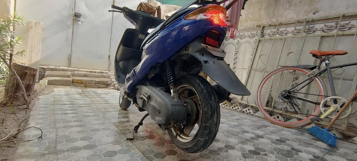 السلام عليكم دراجة اكزز خبط ياباني سرعة 100 محرك ناعم كلش كهربائيات سلف لايت زنون اشاير بس الاشارة اليمنى مرات تعلگ  وتواير جدد ويلات نظيفات وكفراتها بلاديات بيهن شخوط بسيطة  الدراجة دسك بريكها الامامي بس مابي دهن عيوبها او نواقصها مازدة مال البكلايت الخلفي وكيج البنزين وسبرنگة مال رباط سعرها الف بس مافارغ ابدلها الصراحة بالنسبة للمحرك من خذتها راعيه كفلها كال مامفتوحة بس هم من تجي جيكها انه مو كلش قوي بيهن عموما مكاني البصرة الزبير السعر 550الف رقمي ***********
