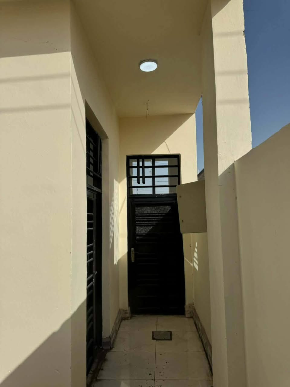 بسم الله الرحمن الرحيم بيت ل بيع المساحه 100 متر 😇البيت طابق واحد 🏠
✅ستقبال 
✅ غرفه عدد 1
✅صاله عدد 1
✅مطبخ
✅ صحيات عدد 2 
المكان حي النداء شارع المجمعات شارع 60  اول تنزل مسافه قريب عشارع 60 ضهر تجاريه صير 
البناء طابوق نهروان والسقوق صب كونكريت
السعر 74 💰 مجال بسيط 

للاستفسار *********** 
#ملاحضه_يوجد_واتساب 📩📩
