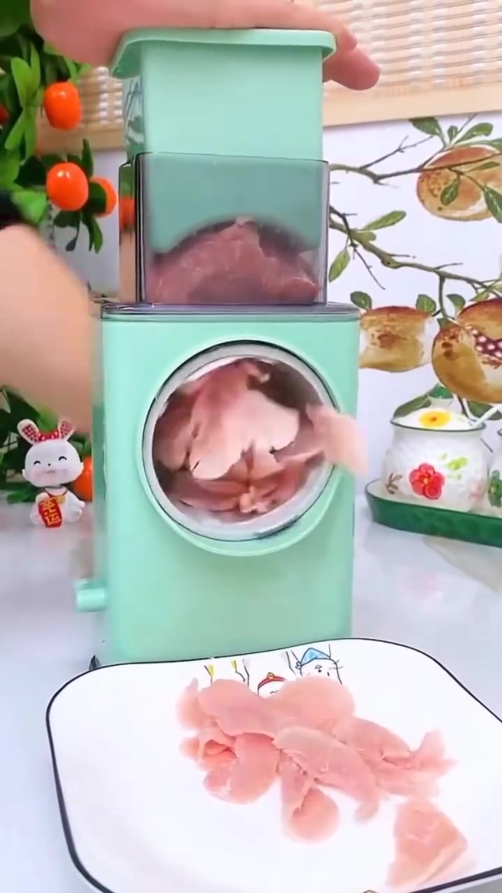 قطّاعة الخضار واللحم السريعة 🥕🥩
​تريدين تخلصين تجهيز الأكل بلمحة بصر؟ هذي القطّاعة هي الحل! تقطع الخضروات واللحم لشرائح بكل سهولة وسرعة، وبأمان تام بدون ما تلمس إيدج الشفرات. تجي وياها 3 شفرات مختلفة وقاعدة تثبت بقوة عالميز حتى ما تتحرك وتعبج.
​💰 السعر: 18
🚚 التوصيل: مجاني


**إذا كنت صاحب هذا الإعلان وتريد حذفه لأي سبب، رجاءا أرسل رسالة إلى الدعم الفني**