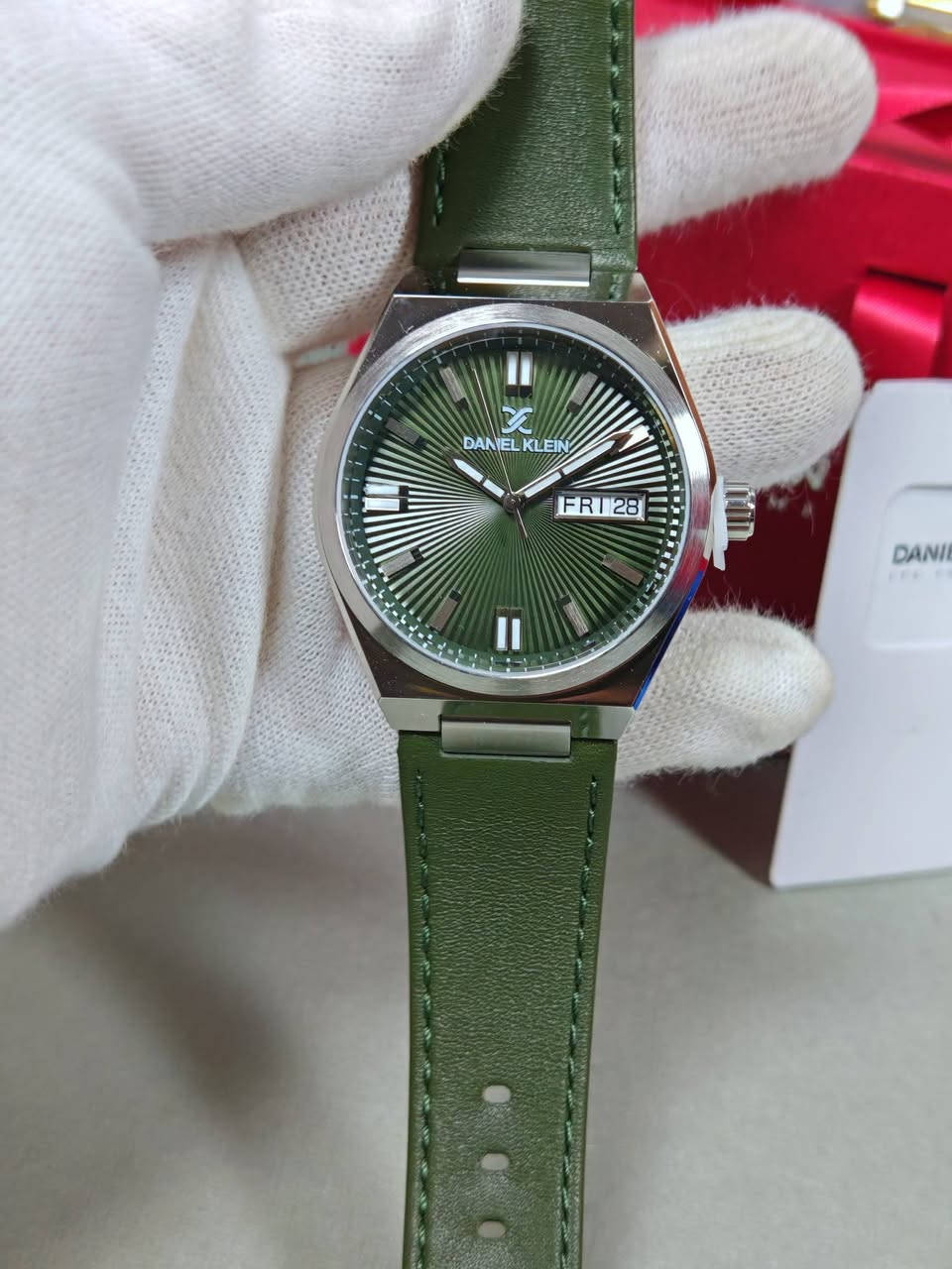 #مزاااااااااد

فتح باب الساعه 25$ دولار والرفعه 5 دولار 

اخوان لطفا الاعتماد قبل السوم بارسال الرقم والعنوان الكامل عالخاص 

التوفيق للجميع 🌹 
 
يبدا المزاد الان وينتهي ساعه 3 فجرا 

دانيل كلاين DANIEL KLEIN 

 دزاين رسمي عسكري جميله بمعنى الكلمه

الساعة جديدة اصلي وكاله  وكامله الملحقات  (العلبة وكرت الضمان والكتلوك) مع الظمان سنتان 
•مكينه ياباني اصلي 
•لون مميز جذاب 
•السير جلد اصلي  
•نافذة تاريخ
 نافذة لأسماء الايام
•قطر الساعه 42ملم 
•ضد الماء 50 متر 
•بدن ستانلس ستيل
•بوك معلم
•ارقام واميال لامينوس
توصيل متوفر لجميع محافظات العراق.


**إذا كنت صاحب هذا الإعلان وتريد حذفه لأي سبب، رجاءا أرسل رسالة إلى الدعم الفني**