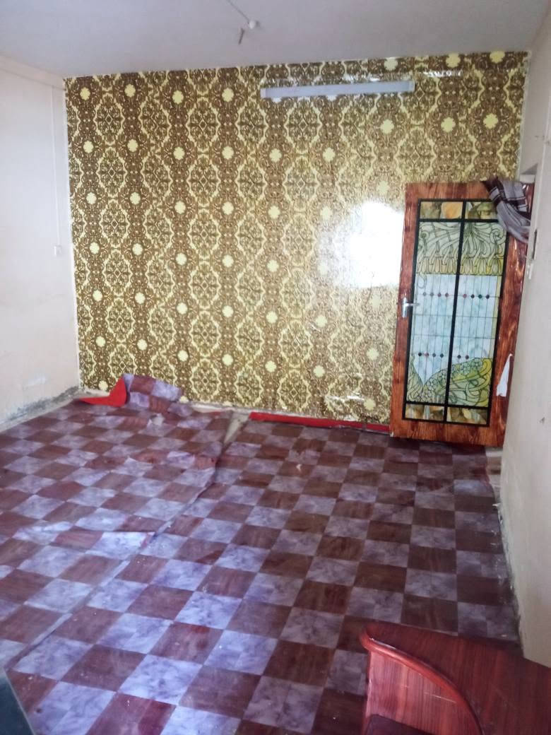 بيت للايجار 
بيت للايجار طابقين 
المساحه//200 م
الطابق الأرضي//
غرفة نوم/2
هول 
مطبخ 
استقبال 
مجمع صحيات/3
كراج 
حديقه 
الطابق الثاني//
غرفة نوم/2
هول
مجمع صحيات/1
خدمات جاهزه//ماء وكهرباء وخط مولده ومجاري انترنيت ضوئي ومدارس 
العنوان//
محيزم/4،،،،،،،،شارع 80،،،،،،،،قبل الاستدارة الحاده من جهه شارع كربلاء 
الاتصال//
***********
***********
مكتب عالم التطور للعقار 
بإدارة//أوس المرشدي للعقار حلة, بابل
