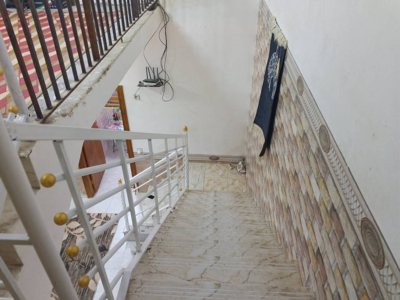 السلام عليكم دار للبيع المساحه 140م حي الضباط كاع علي حامي ال شمال بنيان حديث كونكريت غرفة +صاله+مطبخ+ديوانيه وصاله فوك ،،،***********
