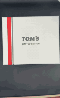 – إصدار خاص لعشّاق السباقات

ساعة رياضية فاخرة من CASIO EDIFICE بالتعاون مع فريق TOM’S Racing الشهير، مستوحاة من عالم سباقات السيارات، تجمع بين التقنية اليابانية والتصميم الجريء.

✨ المواصفات والميزات:
• العلامة التجارية: CASIO
• السلسلة: EDIFICE
• الإصدار: شراكة خاصة مع TOM’S Racing
• الحركة: كوارتز يابانية
• نظام التشغيل: شحن بالطاقة الشمسية ☀️ (Solar Powered)

🔩 الهيكل (Case):
• تصميم رياضي قوي
• خامة الهيكل: راتنج / ستانلس ستيل
• إطار أسود مع علامات سرعة دقيقة (Tachymeter Style)
• الزجاج: زجاج معدني مقاوم للخدش

🎛️ القرص (Dial):
• خلفية بنمط كاربون فايبر
• 3 عدادات كرونوغراف
• ألوان مستوحاة من سباقات السيارات (أخضر – أحمر – أصفر)
• مؤشر التاريخ عند موضع الساعة 4

⚙️ الوظائف:
• كرونوغراف كامل (توقيت دقيق)
• عرض 24 ساعة
• مؤشر مستوى الشحن الشمسي (High / Low)
• أداء عملي للاستخدام اليومي والرياضي

🖤 السوار:
• جلد صناعي / نايلون قوي
• تطريز أخضر مميز
• شعار TOM’S Racing الأصلي

💧 مقاومة الماء: حتى 100 متر – مناسبة للاستخدام اليومي والأنشطة الخفيفة

📌 ملاحظة هامة:
جميع الساعات أصلية 100% مع شهادة ضمان حقيقي ✔️

📞 للاستفسار والتواصل:
***********

#CASIO #Edifice #TOMS_Racing #CasioEdifice #SolarWatch #Chronograph #ساعة_رياضية #ساعات_يابانية #إصدار_خاص #AB #ساعات_اصلية #عشاق_السرعة 🏎️
