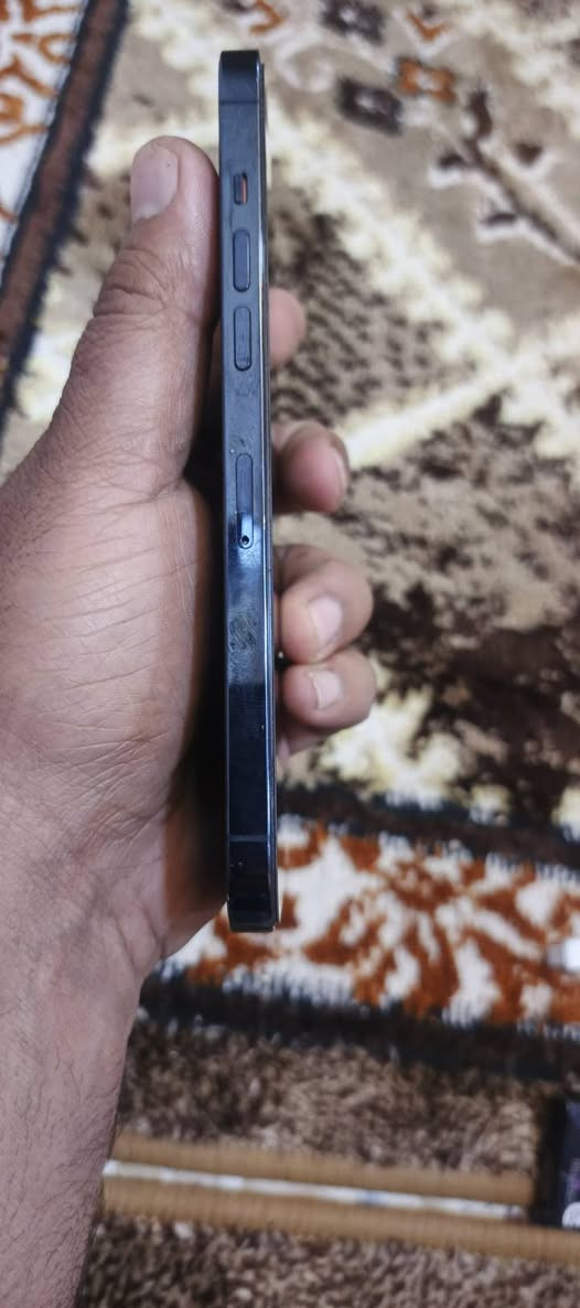 السلام عليكم
ايفون 12برو ماكس 
مبدل بطاريه فقط 
السعر 425
ويا فقط كفر لزكه مضلله وحافض كامرات 
مكاني بغداد حي اور 
ماعندي توصيل 
تواصل واتساب ***********
