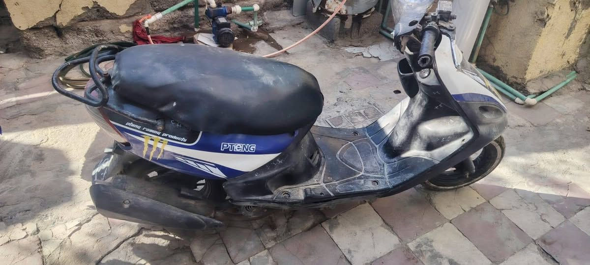 عليكم دراجه  لبيع سعر ٢٧٠او بيه مجال لطيبين دراجه ما تشتغل انبيع كوم حديد ***********متواجد بس وتساب مكان حيانيه
