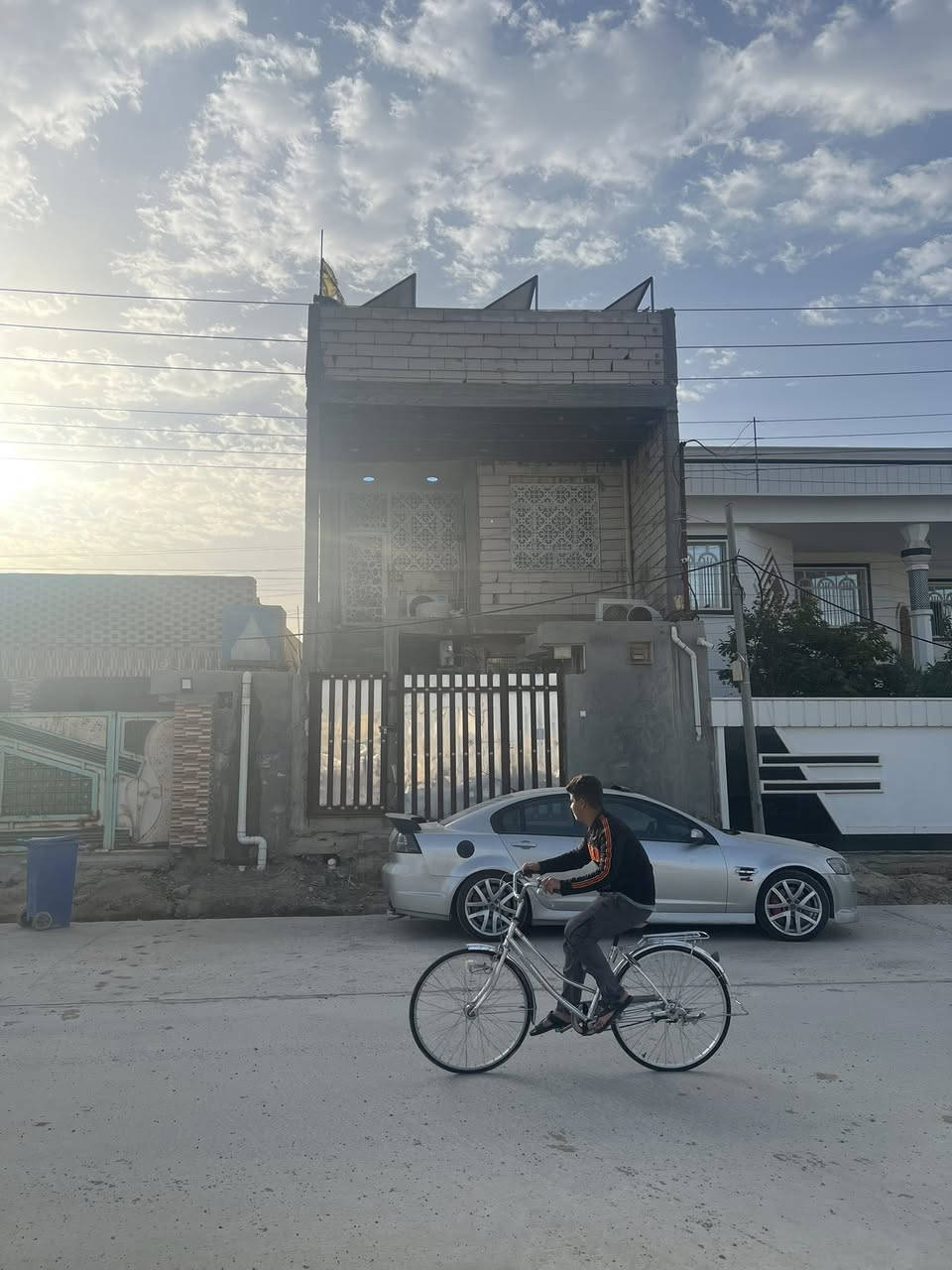 للبيع على الشارع العام مقابل سيطرة النصر طابقين بمساحة ١٤٠ م مطبخ واستقبال وصالة وصحيات داخلية وخارجية وغرفتين واحدة كبيرة والاخرى صغيرة والطابق الثاني نفس التفاصيل بالضبط للإستفسار الاتصال على *********** دكتور حسين علي حسين  *********** استاذ احمد عباس سعيد
