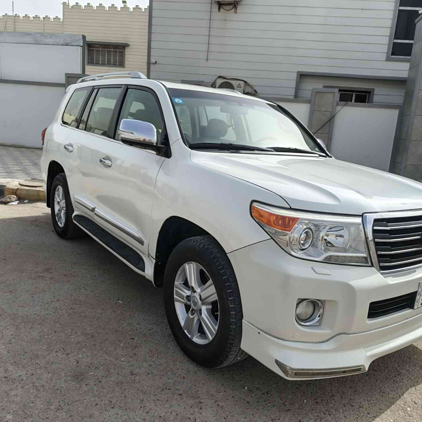 السلام عليكم
لاند كروز 2015 بريم
فول مواصفات ام خمس كامرات 
وياهه بصمتين ومسجل مالته 
رقم بغداد انكليزي
كير محرك كفاله 
بيه هلال الخلفي صبغ فقط وبارد جاملغ امامي وبراغي بابتين مرخايه وجاملخ مفتوح ولباقي كفاله 
السعر 385 للبيع او مراوس حسب الرغبه
مكان بغداد الكرخ 
***********
