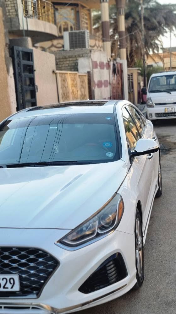 السلام عليكم سوناتا ٢٠١٨ سبورت فول مواصفات وارد امريكي حادث خلفي قبق جنطة بدون دواخل وقطعتين رش الجاملغ الخلفي والبنيد كير مكينة مكفولات تخم تاير 
مواصفات كشن جلد كشن كهرباء مري
شفط فتحه سقف شاشه كبيره كامره
حساسات تكم ستيرن جهتين بك لايت لد
ستيرن تي رياضي شفتات ستيرن تدفئه
بل كشنات بصمه تشغيل بصمه ابواب
محرك 2400 دبل صالصنه عداد رياضي
وبعد بيه مواصفات 
السعر 123وبيها مجال.
*********** بغداد, العراق
