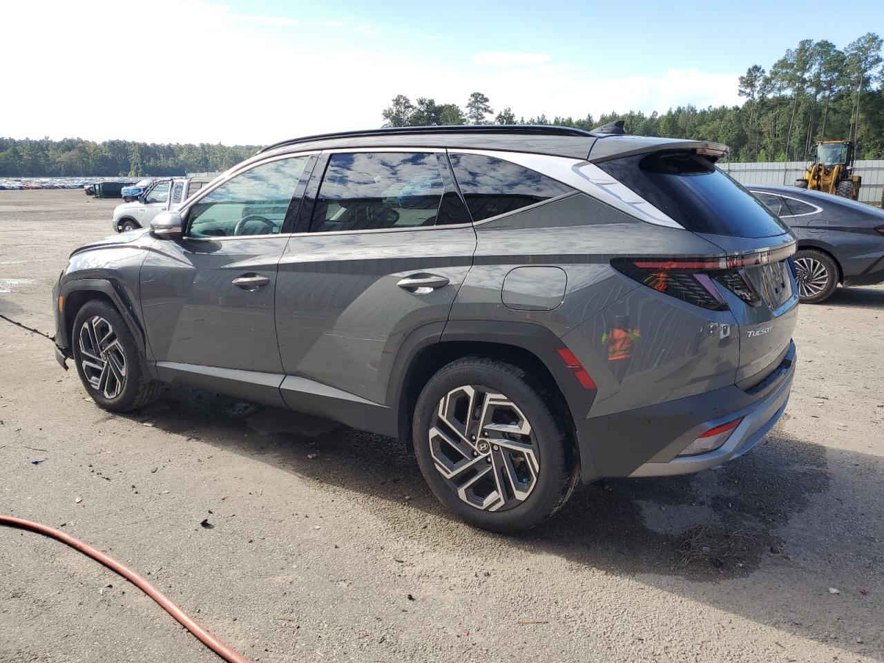 توسان 2025 لمتد فول 5 كاميرات تتقدم وترجع بالبصمة وداتا شو وبانوراما 1/1 لون سمنتي سموك مميز وداخل بيجي

عداد المسافات: 7 الاف ميل

السيارة موجودة بالحرة بالاردن بشركة اليمامة
تدخل بغداد ٣ ايام بعد الاتفاق

السعر: 155 ورقة بعمان
170 واصل بغداد على كتاب شهداء
185 واصل بغداد مكمركة بدون تصليح 

aPmJKNNXAYnORmSTJP
عنوان بغداد شارع فلسطين 
***********
