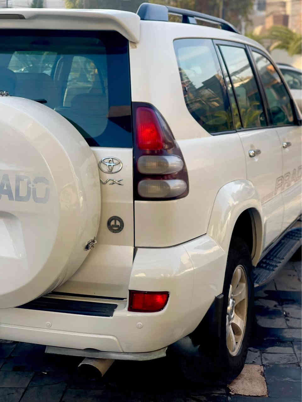 للبيع تويوتا برادو 
 • الموديل: 2007
 • المحرك: 6 سلندر
 • القير: أوتوماتيك
 • الدفع: رباعي (دبل)
 • اللون: ابيض 
 • الحالة: نظيفة  / استخدام شخصي
 • الهيكل: خالي من الحوادث والصبغ فقط بارد بخشم الجاملغ الامامي
 • الفحص: جاهز
 ، زجاج كهرباء، مرايا كهرباء، سنتر لوك، ABS

السيارة ما بيها نقص من ناحيه الميكانيك والكهربائيات 
السعر:154 (قابل للتفاوض بالمعقول)
الموقع: بغداد الكرخ 

للتواصل: *********** بغداد, العراق
