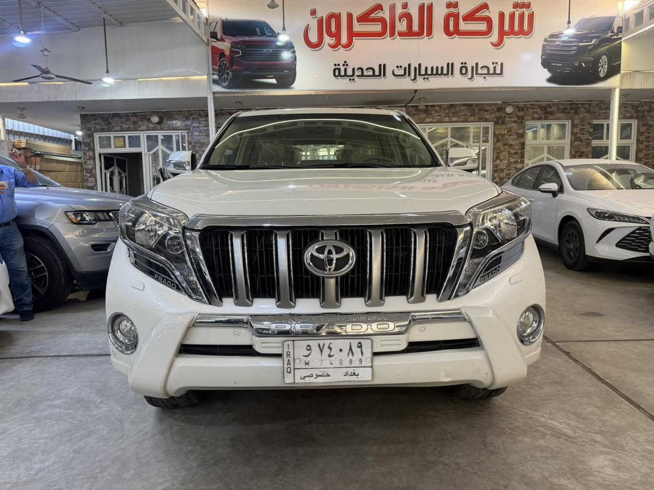 🔷 معرض الإمام المركزي 🔷
📍 العنوان: بغداد – الكريعات – شارع الوقف السني

⸻

🚘 تويوتا برادو 2014 VX
🔹 فول مواصفات – رقم بغداد

المواصفات:
 • بصمة فتح وتشغيل
 • مقاعد جلد
 • كراسي كهرباء
 • تبريد كراسي (أمامية + خلفية)
 • لايت زينون
 • زراك لايت
 • ستيرن كهرباء
 • 6 سلندر
 • محرك 4000
 • 7 ركاب
 • 3 قطع
 • عداد المسافة: 114,000 كم

الحالة:
 • السيارة بيها شخوط خفيفة (غير قوية) جهة عكس السائق
 • بارد بمقدار إصبعين بالبلب، والباقي مكفول

⸻

💰 السعر: 320$
✔️ مجال بسيط

⸻

📞 للاستفسار:
***********
***********
