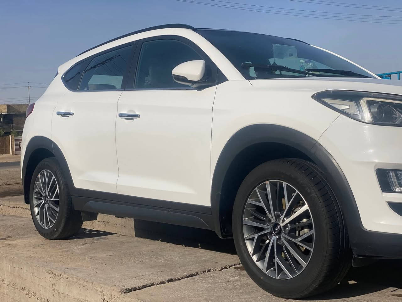 سلام عليكم توسان 20 لبيع سياره جديده و حلوه لتواصل واتساب او تصال ***********
سياره فول فتحه قطعتين  بصمه يدات نيكل
