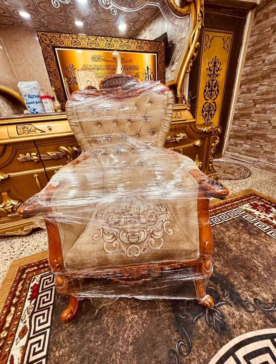 تخم زان تركي 10 مقاعد
خشب درجه اولى جداً ثكيل 
مكانه الحريه للتواصل 
(***********)
