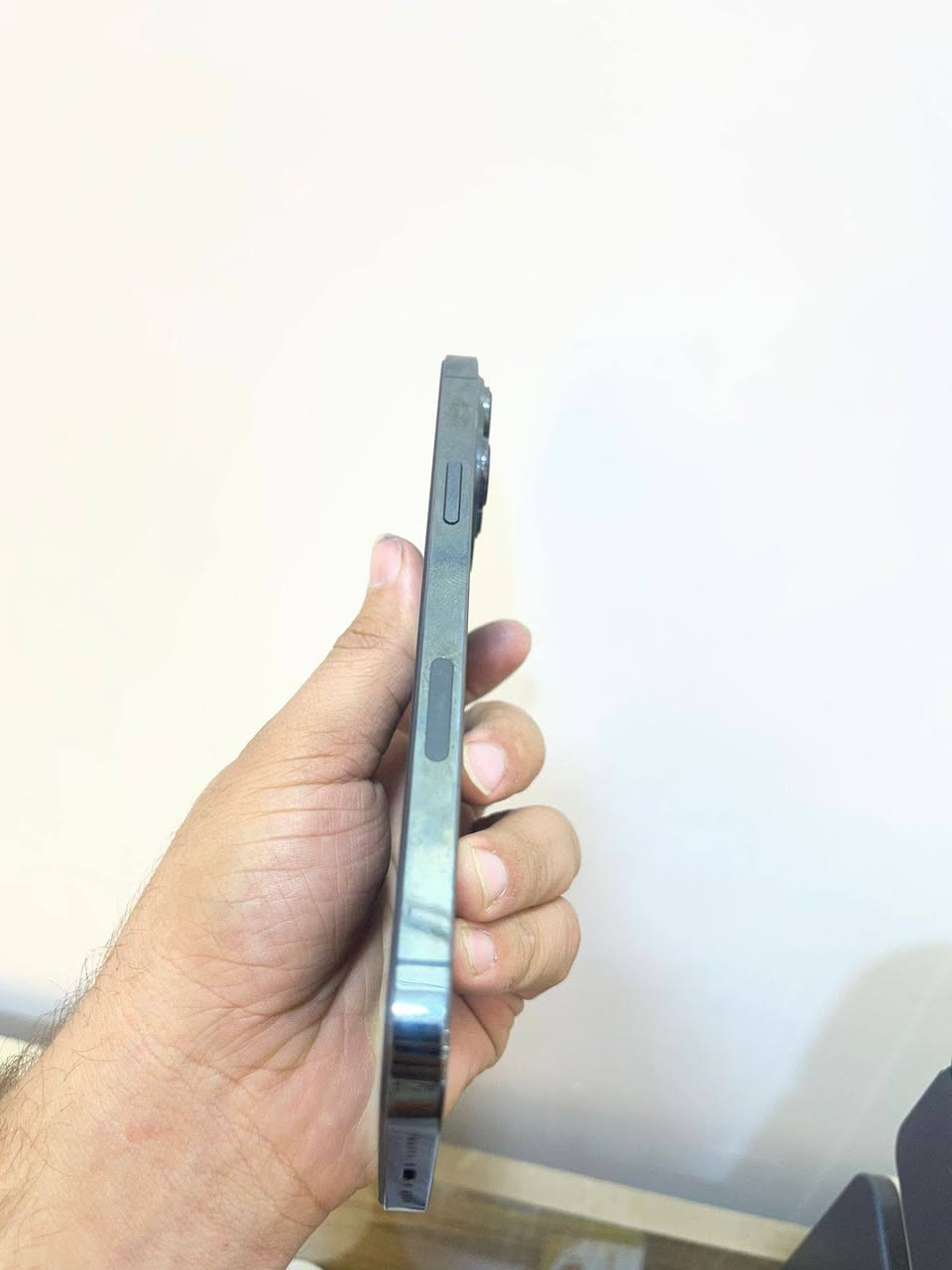 ايفون 13 برو ماكس 
الذاكرة: 128 
البطارية: 86%.
الحالة: الجهاز نظيف جداً، مبدل شاشة فقط (شاشة وكالة) فيس ايدي شغال .
السعر: 450 ألف (وبي مجال بسيط للشراي).
الموقع: بغداد / الزعفرانية.
للتواصل والاستفسار:
📞 ***********
