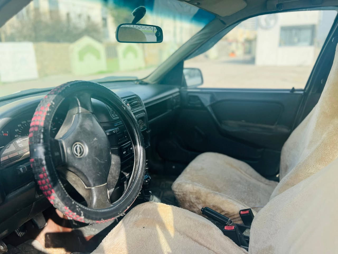 السلام عليكم أوبل للبيع موديل 89سنويه 29دفتر بانزين موجود محرك 18سعر45بسمي شرط التحويل والاوكاله ***********
