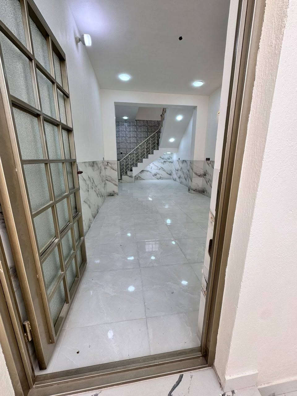 اسلام عليكم بيت 100متر. حديث بناء 2026 حي العسكري  قطاع ال16 قرب  شارع الرايسي بناء طابوك جمهوري.  البيت جاهز لسكن اي استفسار واتساب اتصال ***********
