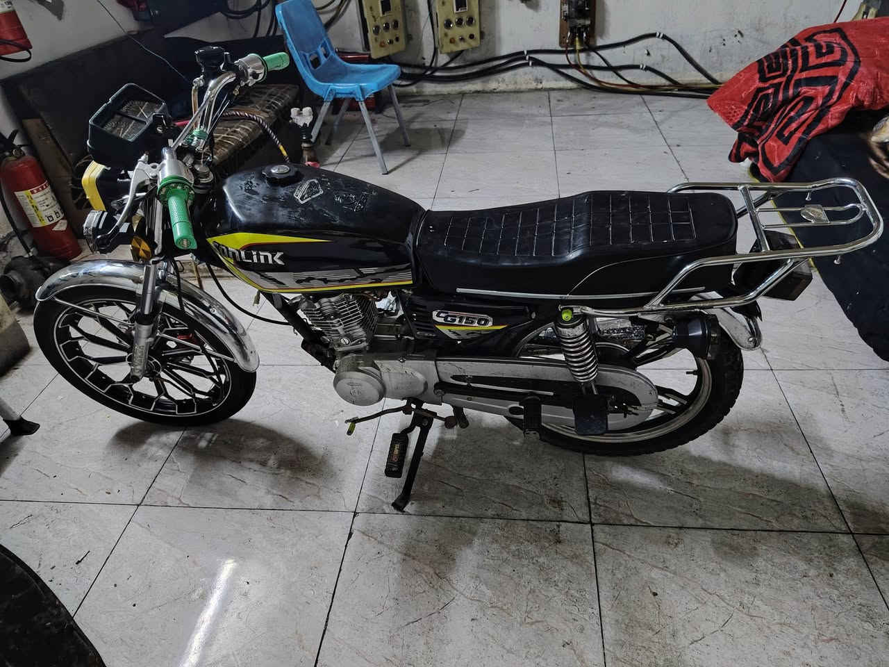 دراجه سونيك موديل 23 للبيع دراجه اوراق كامله كهربائيات كلها شغاله اربعه قير ماكينه مقفوله دراجه كلها مقفوله دراجه كلها بلادي مكانه بغداد مدينه الصدر السعر 450 بيها مجال حق الجيه ***********
