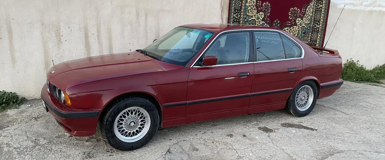 بي إم 
520 
محرك كبس 
كير عادي 
تبريد تدفة
سلايت
موديل 1991
صبغ عام بدون ضرر
إني الشرعي شرط تحويل 
سنويه إلى 29 هزه جديده
سعر 55
***********
***********
