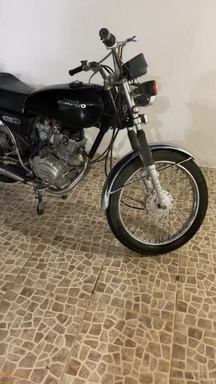 دراجه نضيفه ومحرك مكفول
اربعه كير يوجد منفيس 
كهربائيات كامله
السعر ٢١٠ المكان قرب فرمان بران
***********
