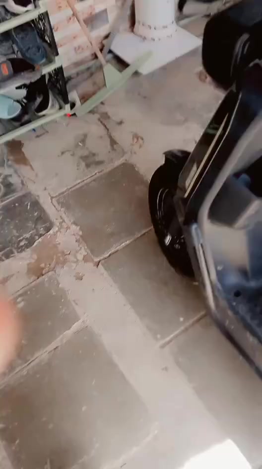 السلام عليكم شباب دراجه للبيع نوع ريان اربعه باتري جدد كلش الدراجه كله شغاله ماعيزه برغي اشاير يمنه يسره لايت عالي ناصي السعر 225 وبيه مجال هاذه رقمي بي واتساب *********** المكان النجف الاشرف
